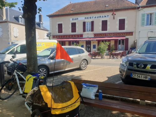 J9 Pause déjeuner à Dornes (58)