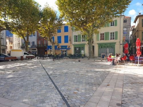 J 48 Centre ancien de Quillan.