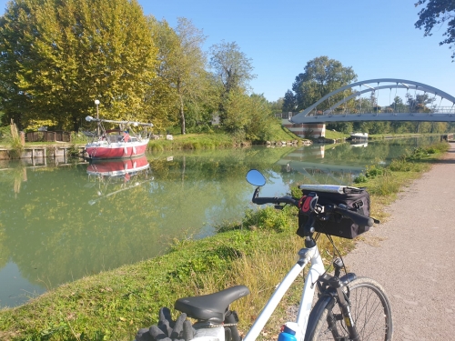 J 52 Halte nautique Lacourt St Pierre (82)